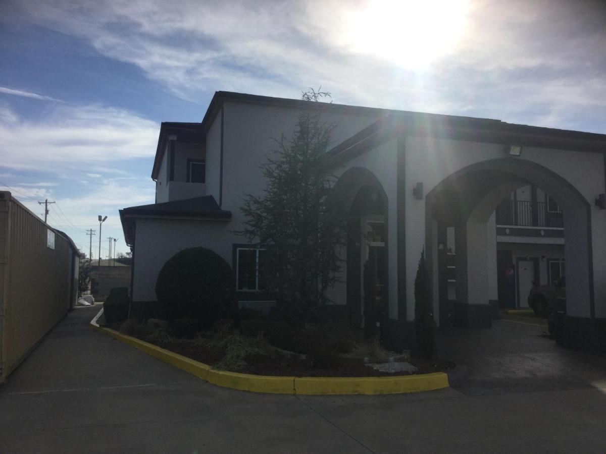 Muskogee Inn And Suites エクステリア 写真