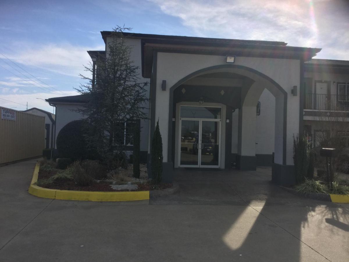 Muskogee Inn And Suites エクステリア 写真